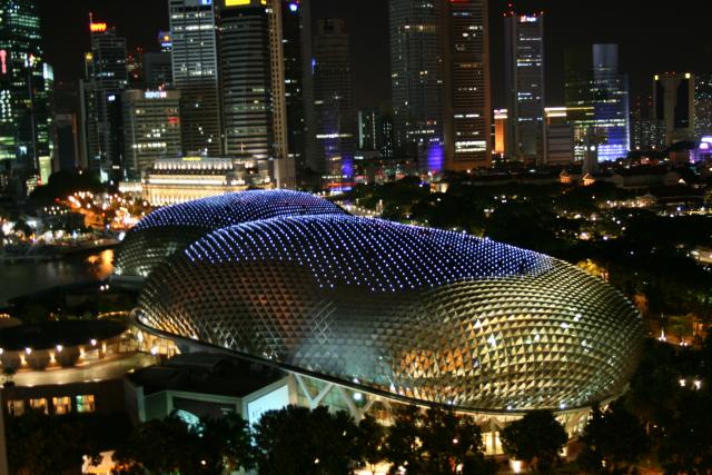 Esplanade_Singapore_-_Architects_DP_Architects_and_Michael_Wilford_and_Partners_01.jpg