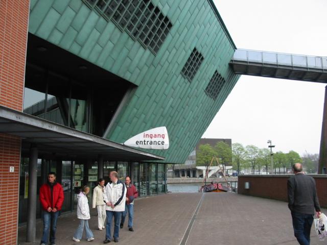 Nemo_Science_Centre_Amsterdam_-_Architect_Renzo_Pianio_01.JPG