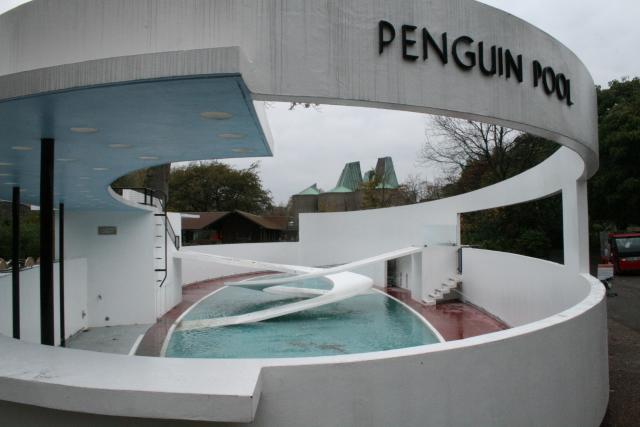Penguin_Pool_London_Zoo_-_Architects_Berthold_Lubetkin_and_the_Tecton_Group_01.JPG